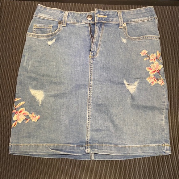 💙3/$30•denim skirt📦 - Picture 1 of 4